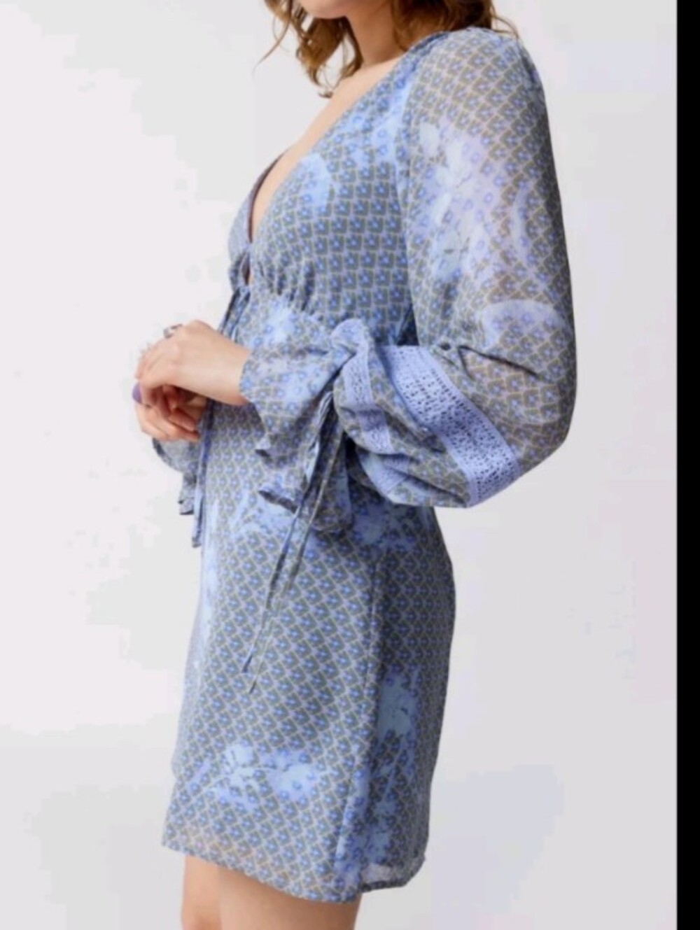 LIKE NEW Urban Outfitters Charlene printed Long Sleeve Mini Dress. Size Small